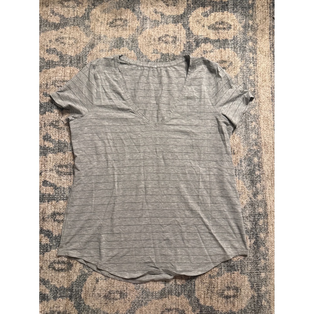 Lululemon Love Tee V-Neck Grey Stripes Size 12 Excellent Condition